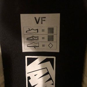 Men’s size 13 Vans Era